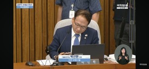 ‘종교인식’ 우려 김민석 청문회에 성경 등장