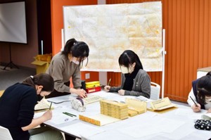 사찰 봉사 온 일본 여학생들 ‘대반야경’ 발견해 문화재 등록