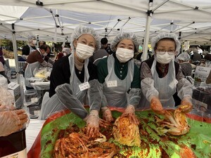 여성불자들, 김장김치 2000kg 나누며 보시행